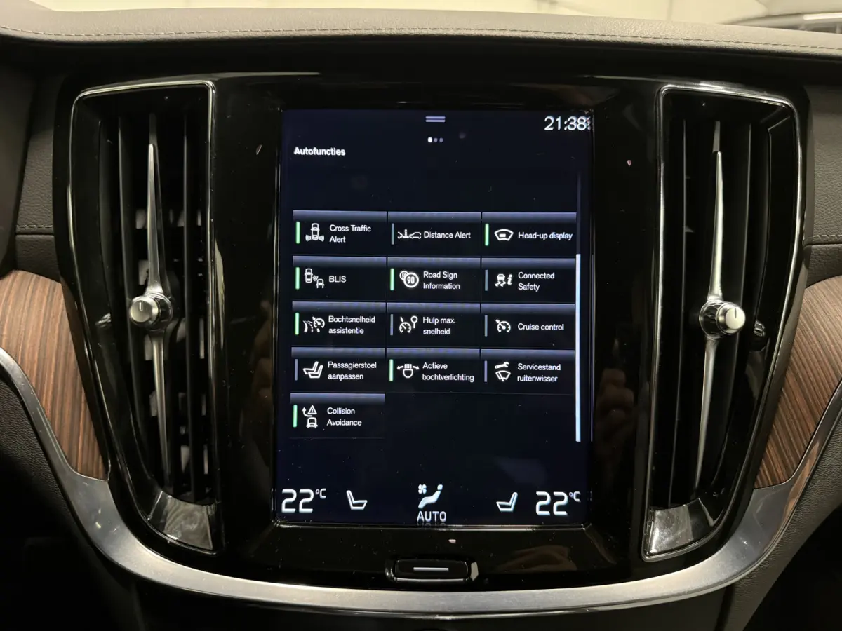T6 Recharge AWD PANO/TREKHAAK/HEAD-UP/H&K/360CAMERA/MEMORY/SOH 87%/KEYLESS/LED/ACC/PILOT-ASSIST/CARPLAY/CRYSTAL-POOK/DONKERE-HEMEL/VOLLEDIG VOLVO DEALER HISTORIE