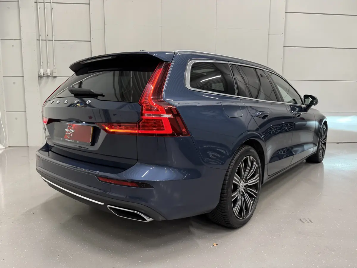 T6 Recharge AWD PANO/TREKHAAK/HEAD-UP/H&K/360CAMERA/MEMORY/SOH 87%/KEYLESS/LED/ACC/PILOT-ASSIST/CARPLAY/CRYSTAL-POOK/DONKERE-HEMEL/VOLLEDIG VOLVO DEALER HISTORIE