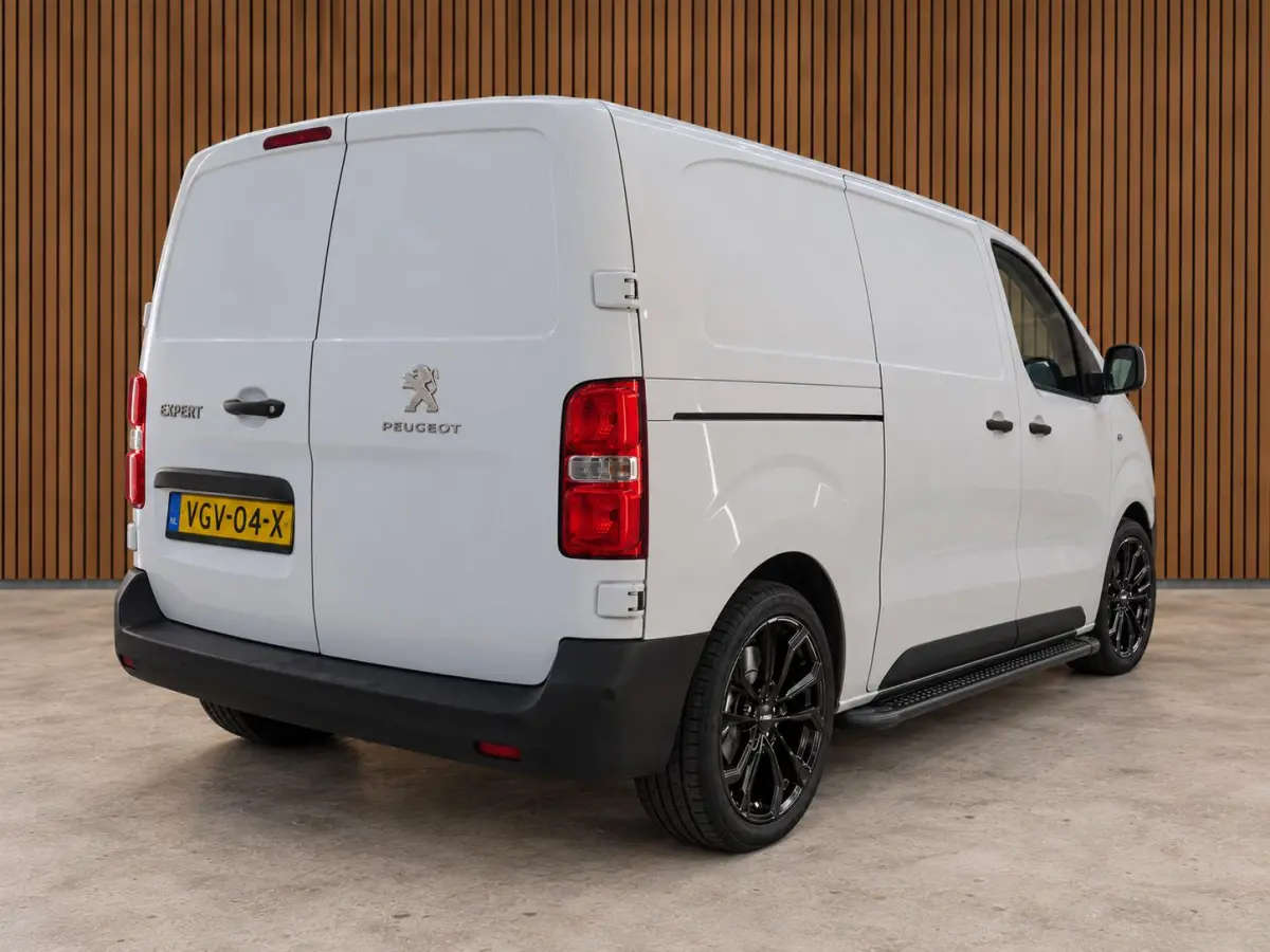 2.0 BlueHDI 180 | CarPlay | Camera | Navigatie | Blind Spot | Lederen bekleding | Alarm | Airco | DAB | Orig. NL auto | Nieuwe APK