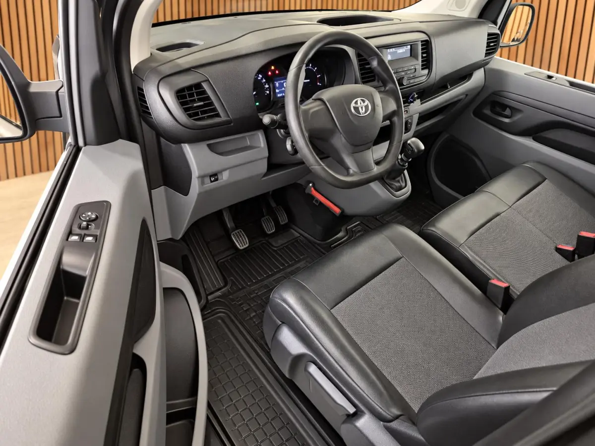 2.0 D L3H1 | Cruise control | Imperiaal | Airco | 3-Zitter | Multimedia | Orig. NL Auto | Nieuwe APK | Euro 6