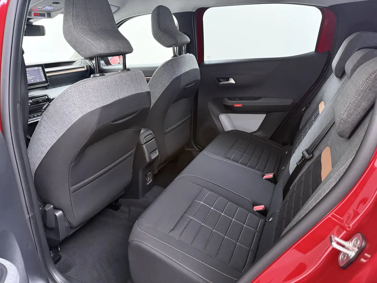 Plus, (2024-30) | Achteruitrijcamera | Extra getinte achterste zijruiten en achterruit | Koplampen met ECO LED verlichting