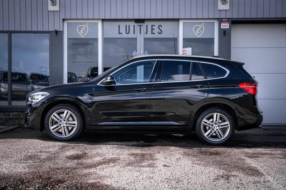 sDrive20i 192pk M-Sport|Org.NL|Leder|Camera|Afn.Trekhaak|HuD|Elek.A-klep|Dealer-onderhouden
