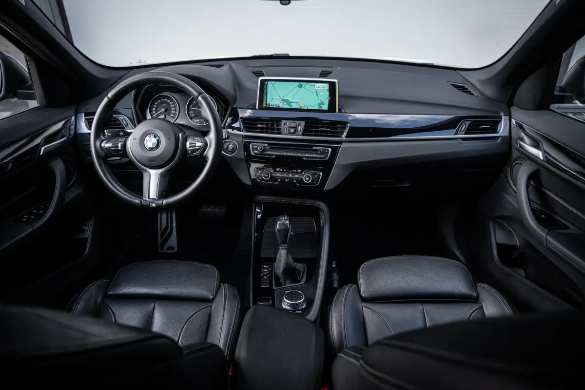 sDrive20i 192pk M-Sport|Org.NL|Leder|Camera|Afn.Trekhaak|HuD|Elek.A-klep|Dealer-onderhouden