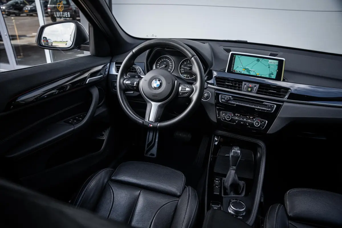sDrive20i 192pk M-Sport|Org.NL|Leder|Camera|Afn.Trekhaak|HuD|Elek.A-klep|Dealer-onderhouden