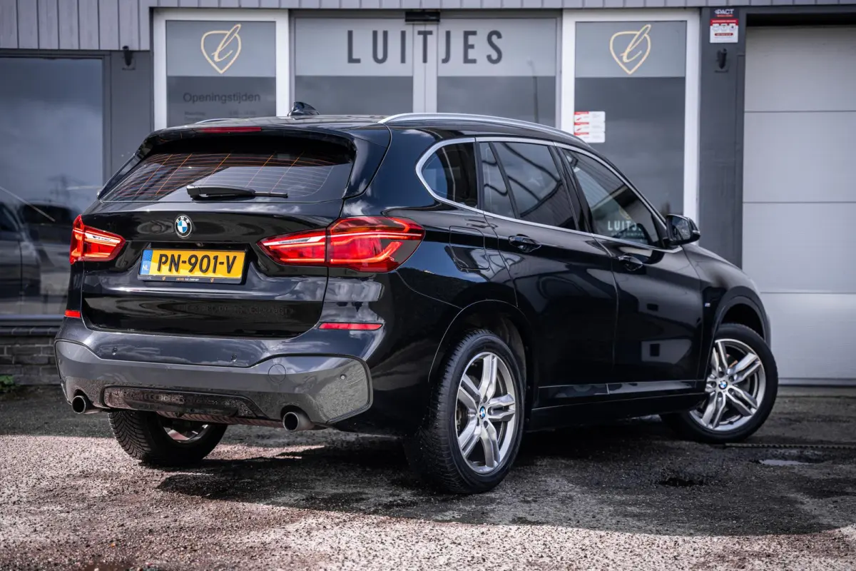 sDrive20i 192pk M-Sport|Org.NL|Leder|Camera|Afn.Trekhaak|HuD|Elek.A-klep|Dealer-onderhouden