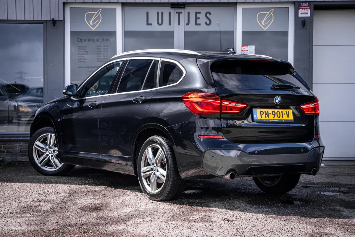 sDrive20i 192pk M-Sport|Org.NL|Leder|Camera|Afn.Trekhaak|HuD|Elek.A-klep|Dealer-onderhouden