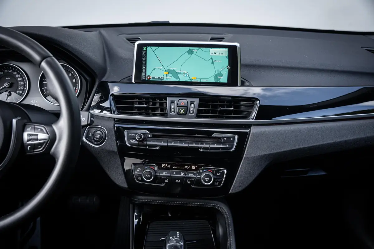 sDrive20i 192pk M-Sport|Org.NL|Leder|Camera|Afn.Trekhaak|HuD|Elek.A-klep|Dealer-onderhouden