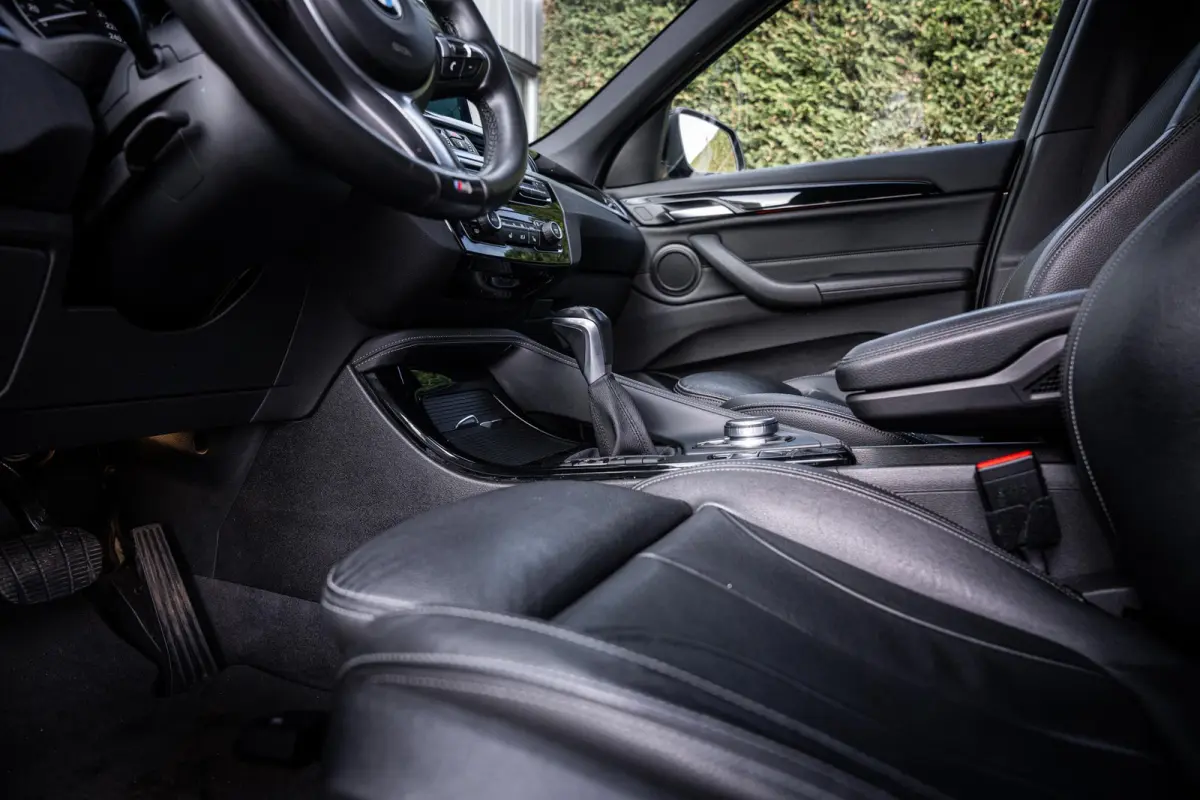 sDrive20i 192pk M-Sport|Org.NL|Leder|Camera|Afn.Trekhaak|HuD|Elek.A-klep|Dealer-onderhouden