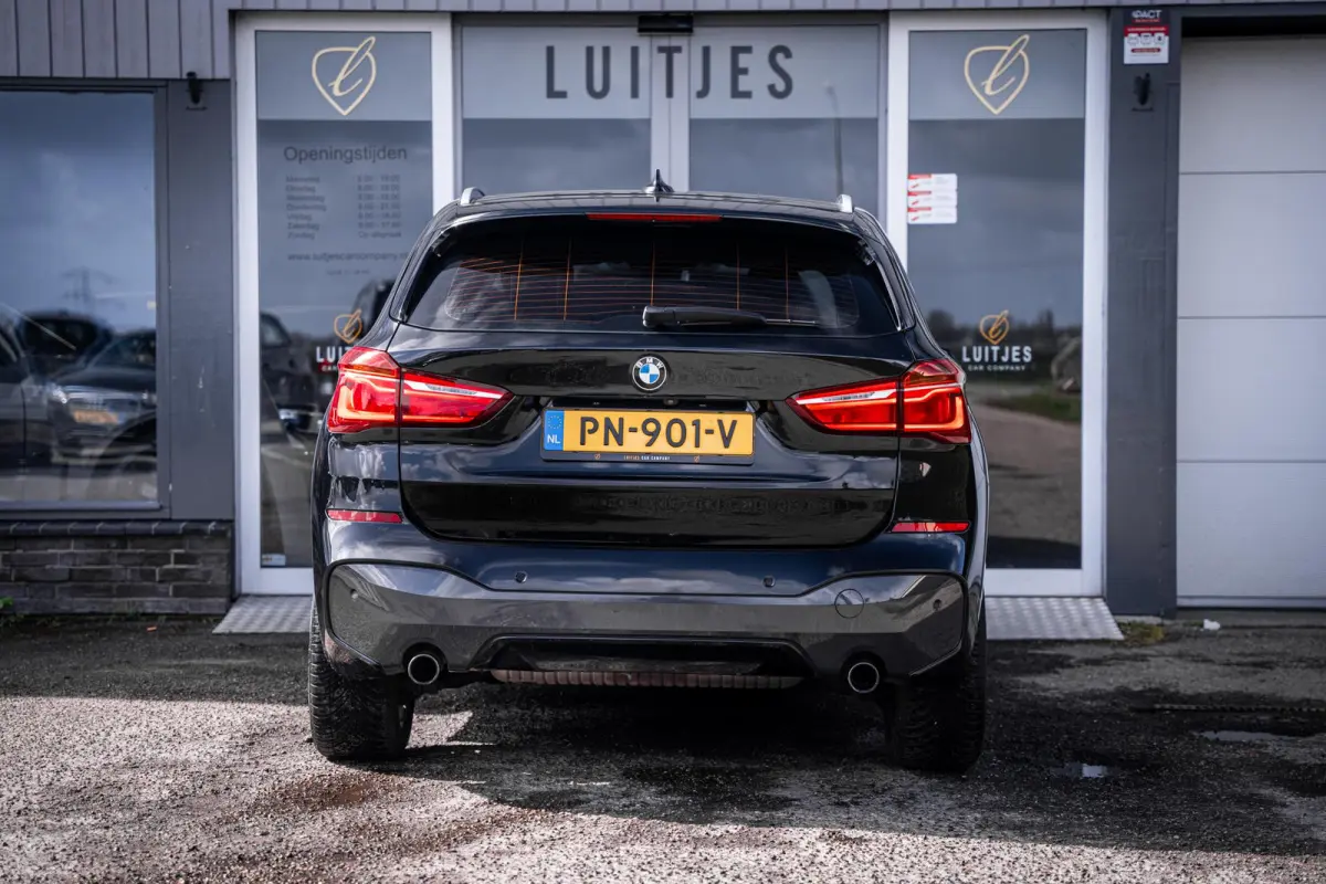 sDrive20i 192pk M-Sport|Org.NL|Leder|Camera|Afn.Trekhaak|HuD|Elek.A-klep|Dealer-onderhouden