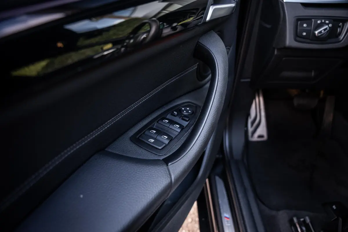 sDrive20i 192pk M-Sport|Org.NL|Leder|Camera|Afn.Trekhaak|HuD|Elek.A-klep|Dealer-onderhouden