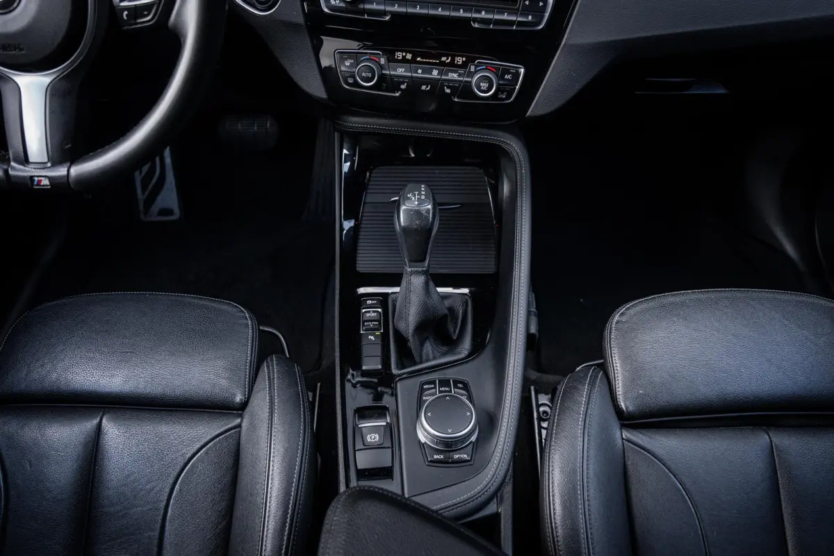 sDrive20i 192pk M-Sport|Org.NL|Leder|Camera|Afn.Trekhaak|HuD|Elek.A-klep|Dealer-onderhouden