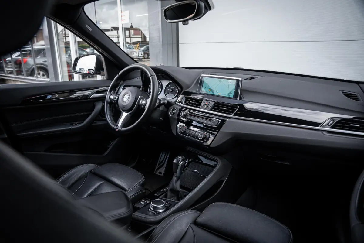 sDrive20i 192pk M-Sport|Org.NL|Leder|Camera|Afn.Trekhaak|HuD|Elek.A-klep|Dealer-onderhouden
