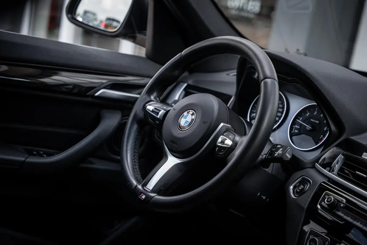 sDrive20i 192pk M-Sport|Org.NL|Leder|Camera|Afn.Trekhaak|HuD|Elek.A-klep|Dealer-onderhouden