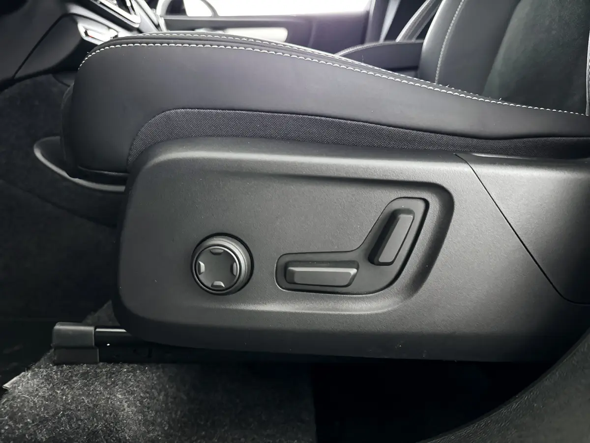 B4 Plus Dark | Panoramadak | Parkeercamera | Harman Kardon | Stoel- en stuurverwarming | Trekhaak