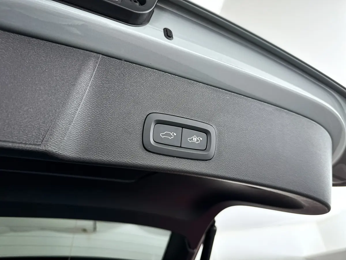B4 Plus Dark | Panoramadak | Parkeercamera | Harman Kardon | Stoel- en stuurverwarming | Trekhaak