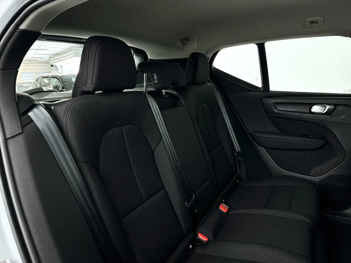 T2 Momentum | Park assist | Cruise control | Climate control | Navigatie