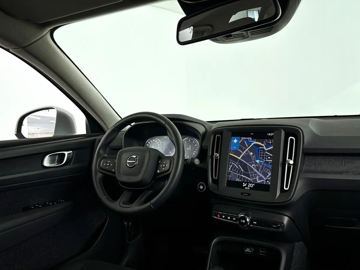 T2 Momentum | Park assist | Cruise control | Climate control | Navigatie