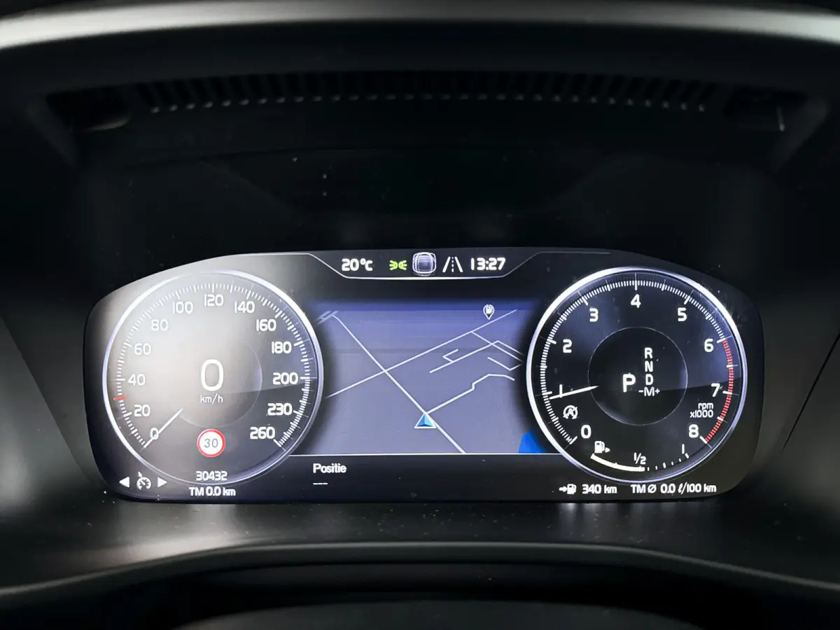 T2 Momentum | Park assist | Cruise control | Climate control | Navigatie