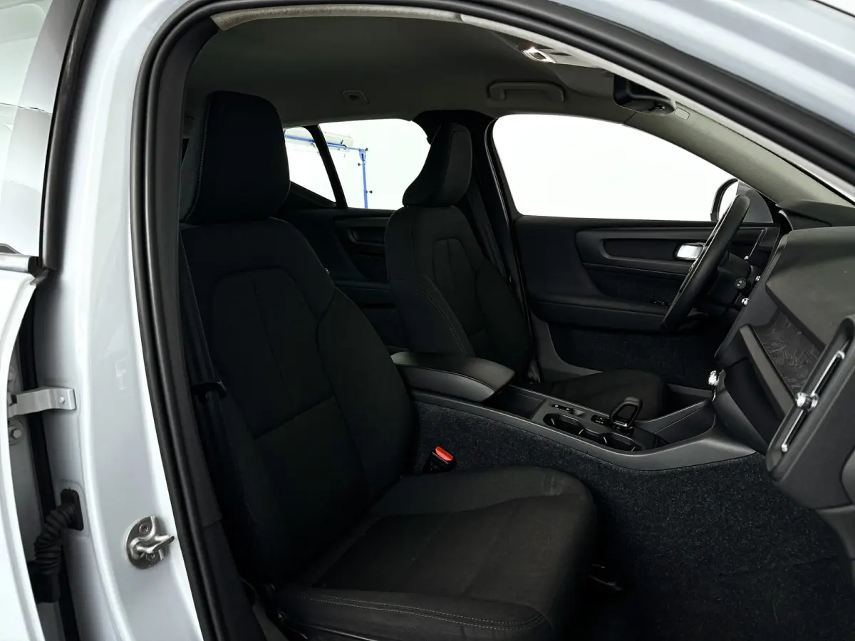 T2 Momentum | Park assist | Cruise control | Climate control | Navigatie