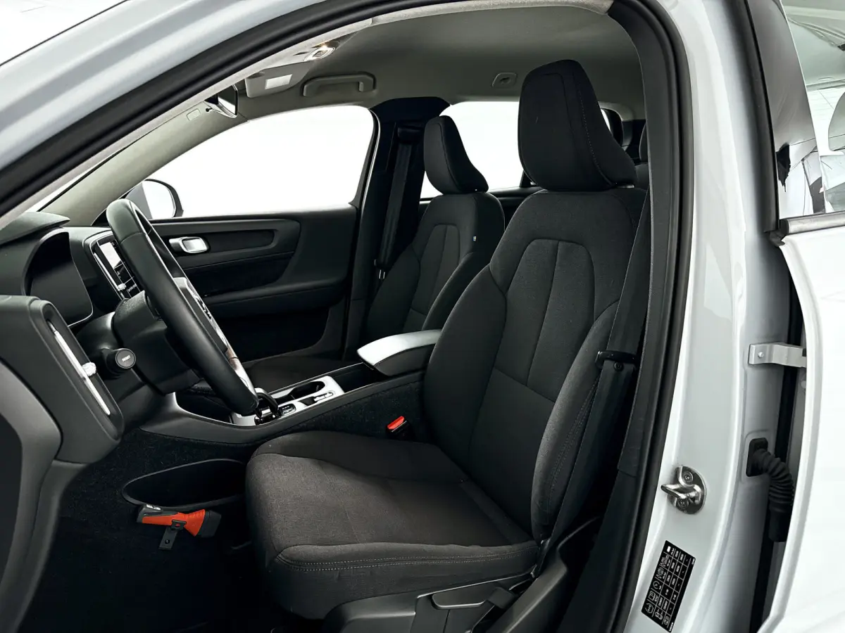 T2 Momentum | Park assist | Cruise control | Climate control | Navigatie