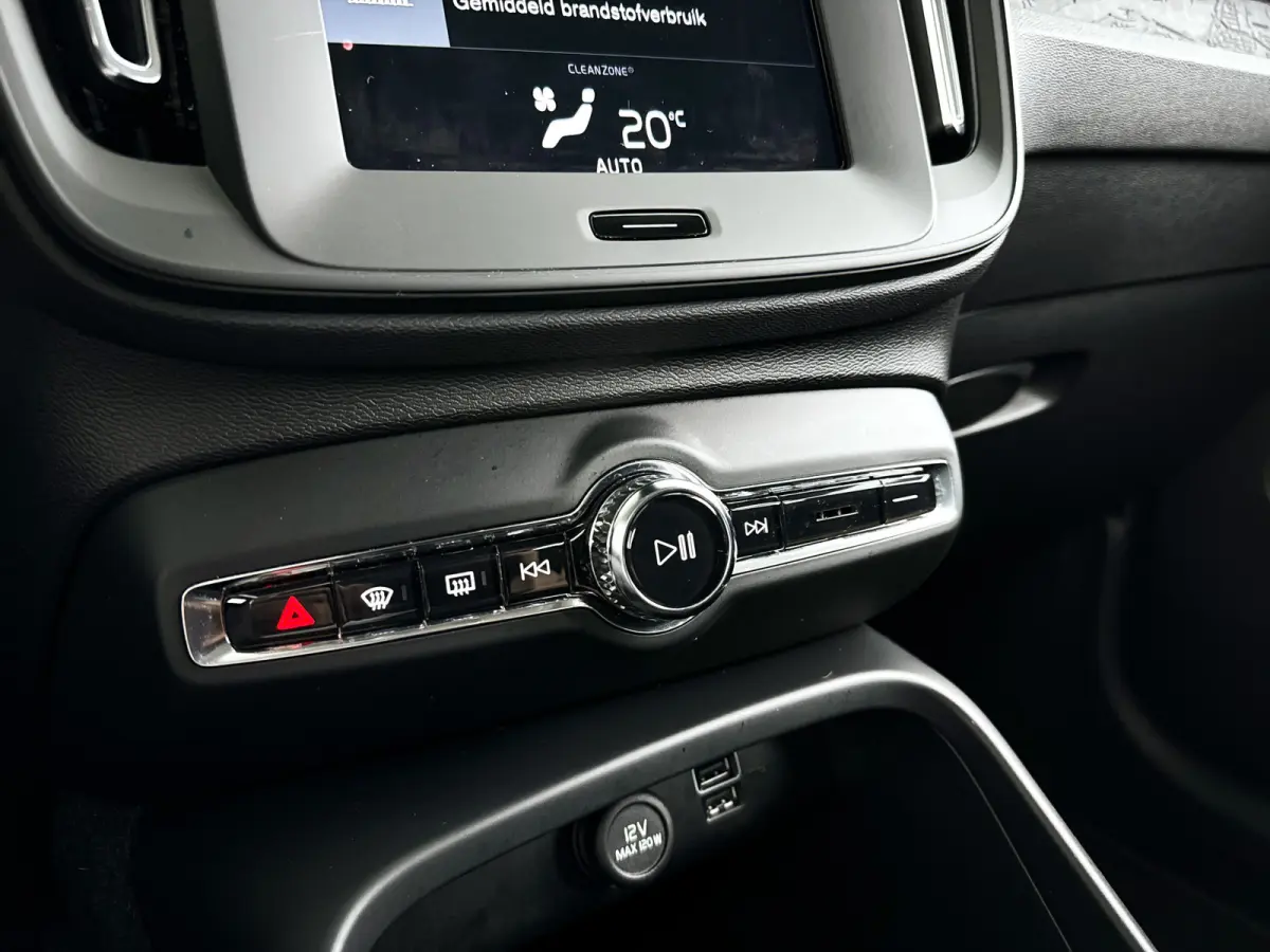 T2 Momentum | Park assist | Cruise control | Climate control | Navigatie