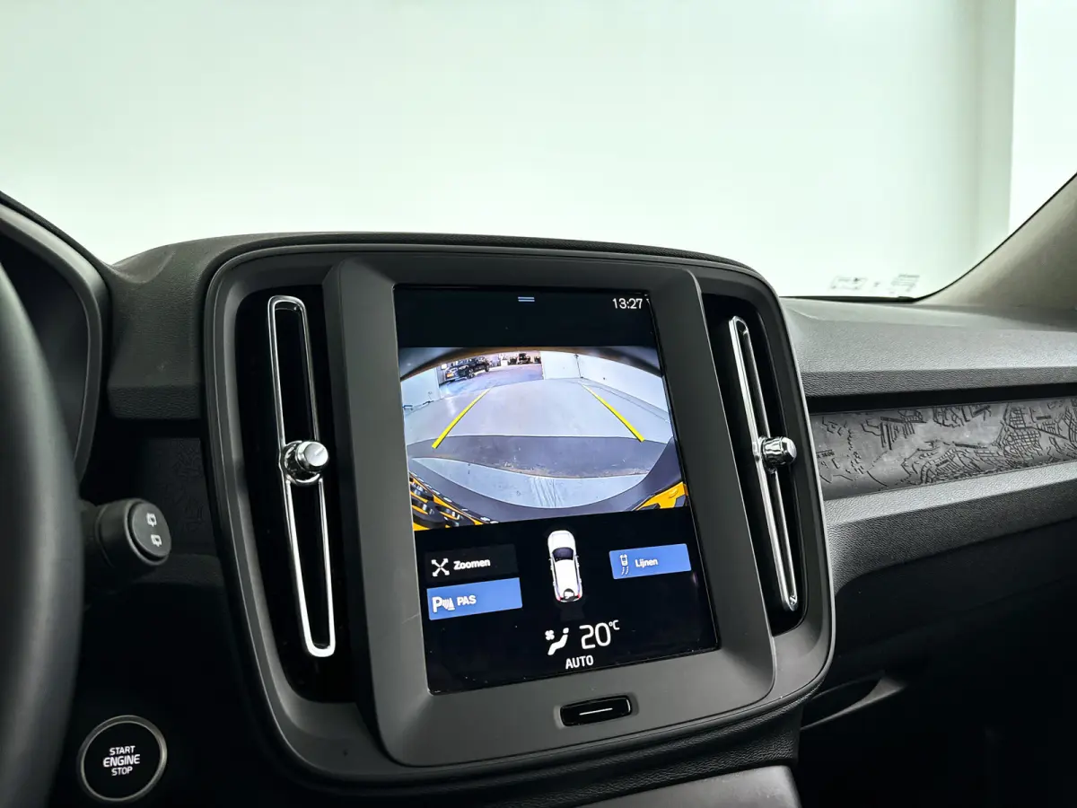 T2 Momentum | Park assist | Cruise control | Climate control | Navigatie