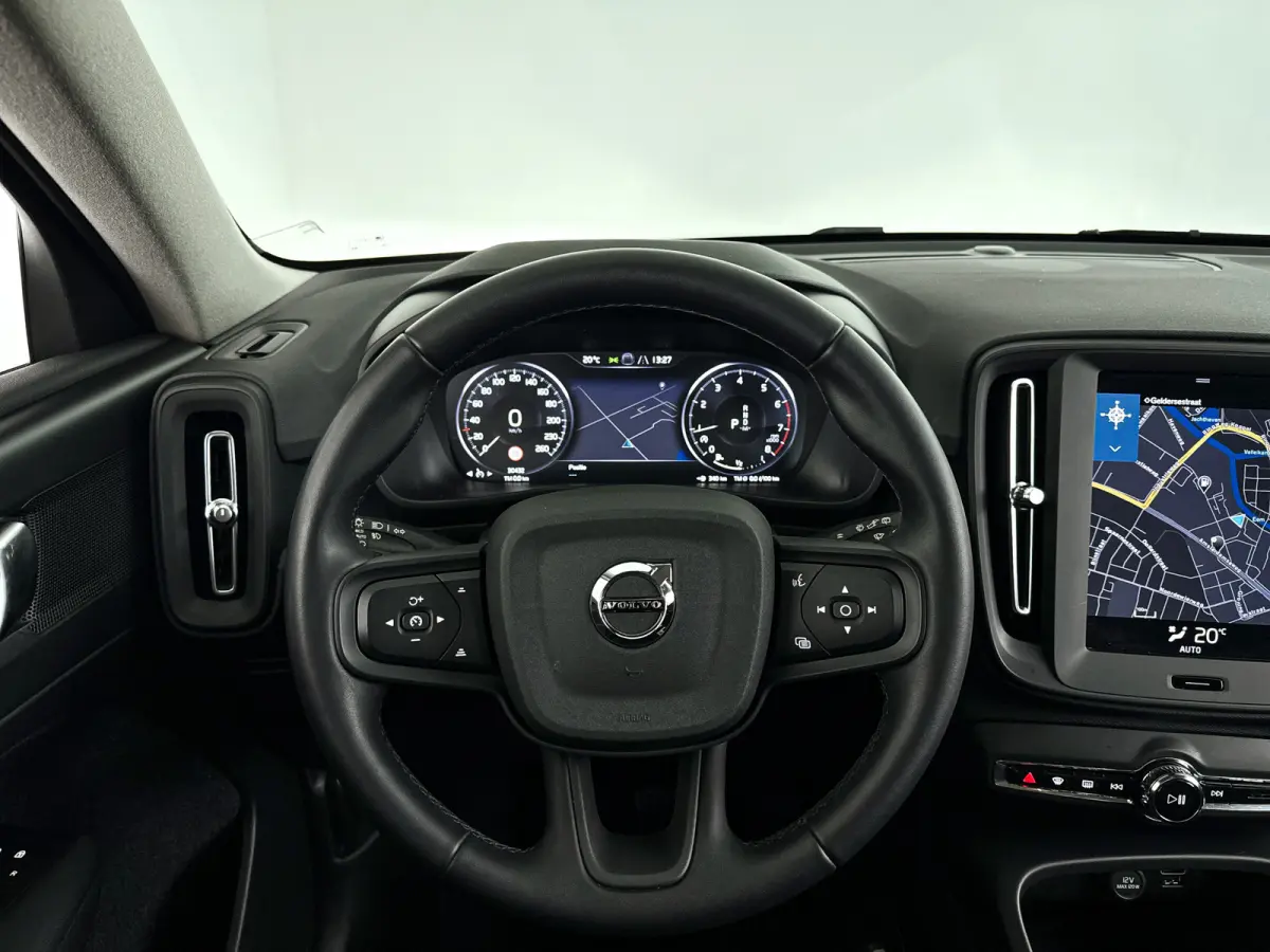 T2 Momentum | Park assist | Cruise control | Climate control | Navigatie