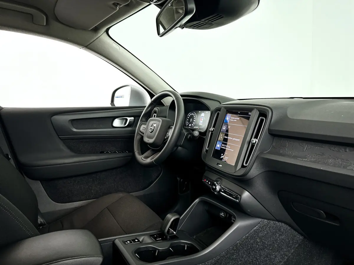 T2 Momentum | Park assist | Cruise control | Climate control | Navigatie