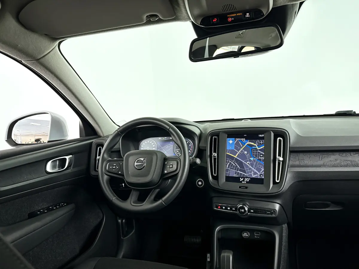 T2 Momentum | Park assist | Cruise control | Climate control | Navigatie
