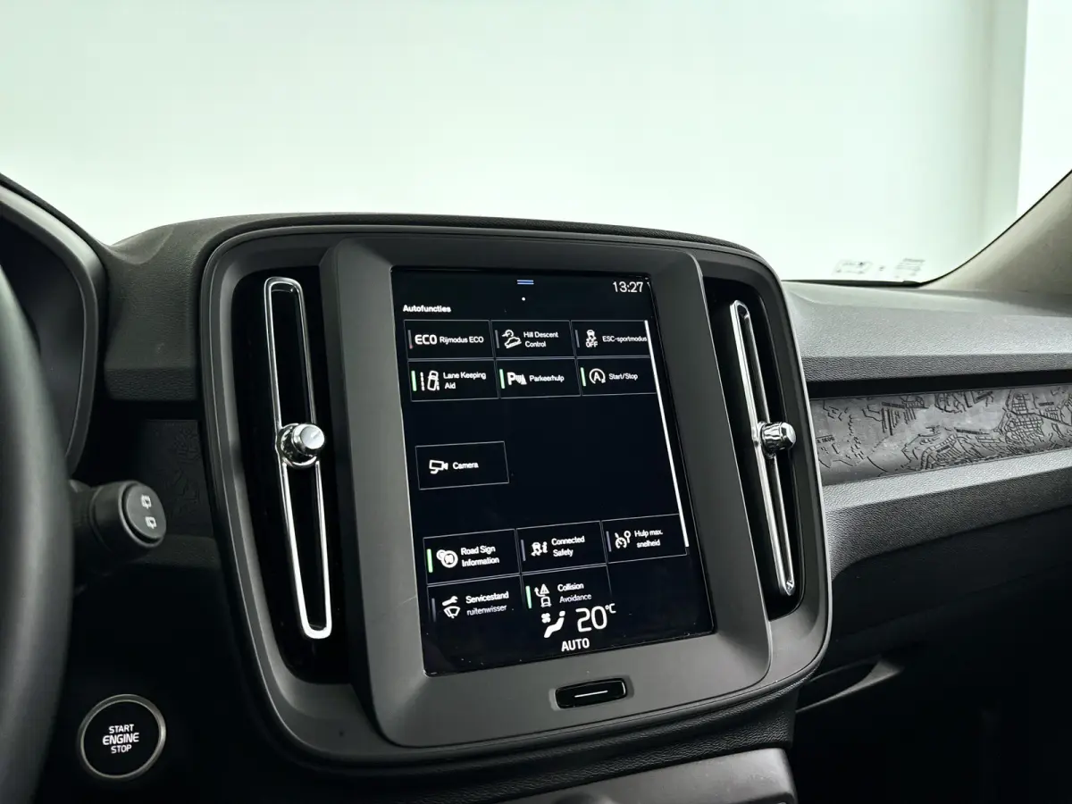T2 Momentum | Park assist | Cruise control | Climate control | Navigatie