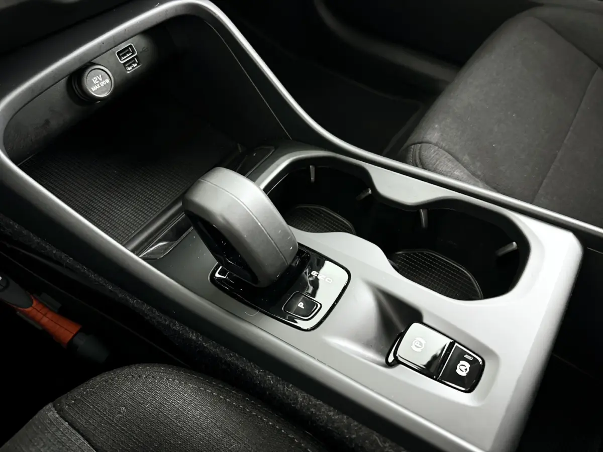 T2 Momentum | Park assist | Cruise control | Climate control | Navigatie