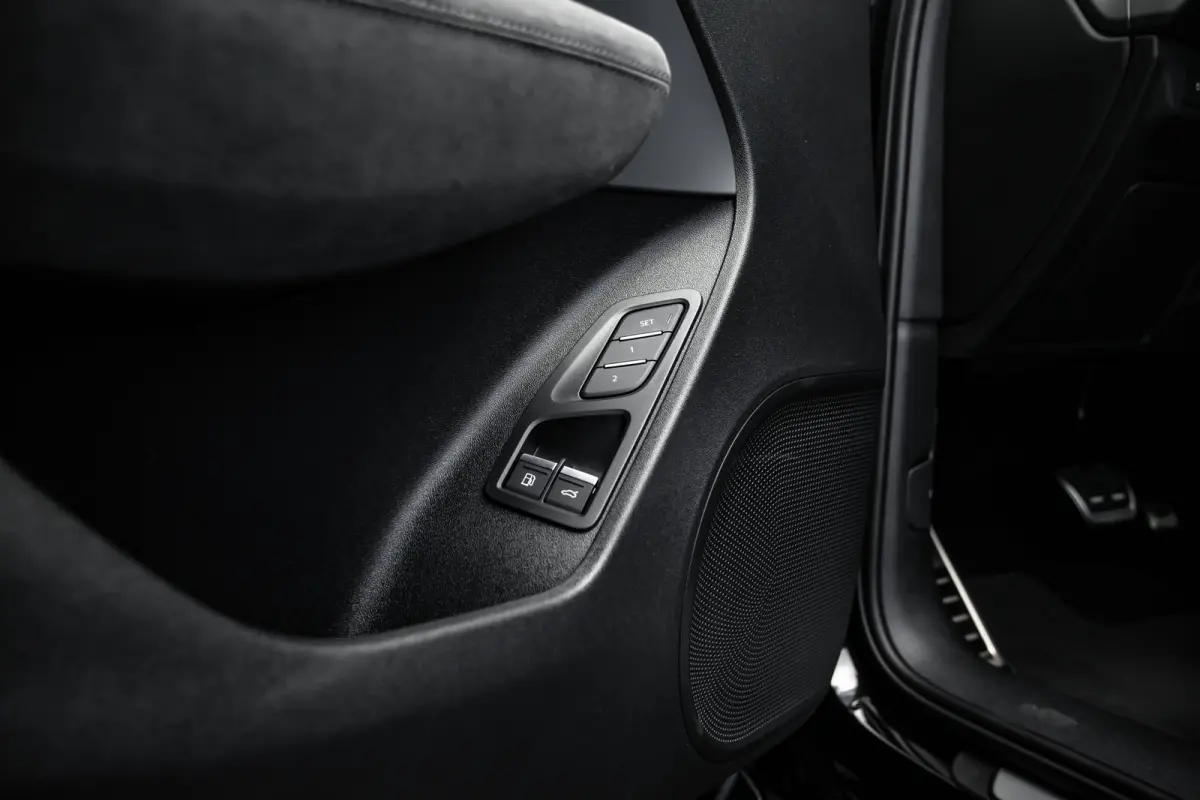 S edition | Adaptive cruise control | Audi sound system | Cruise control