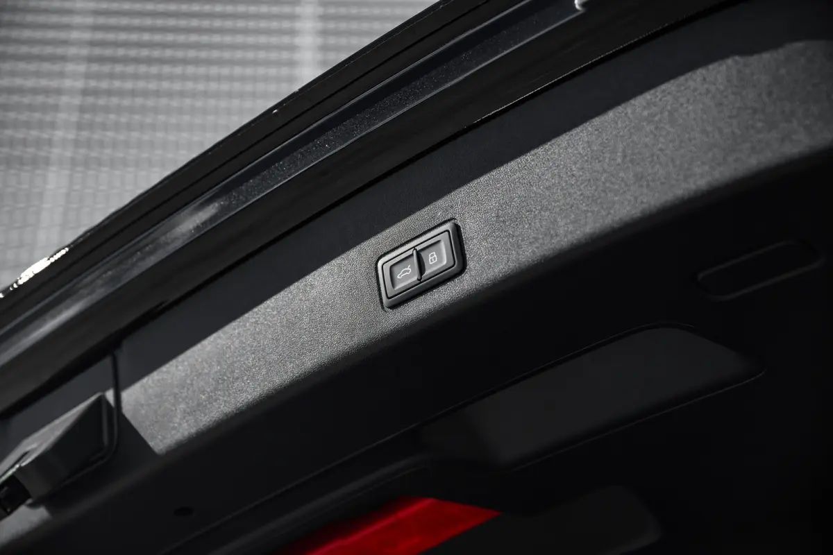 S edition | Adaptive cruise control | Audi sound system | Cruise control
