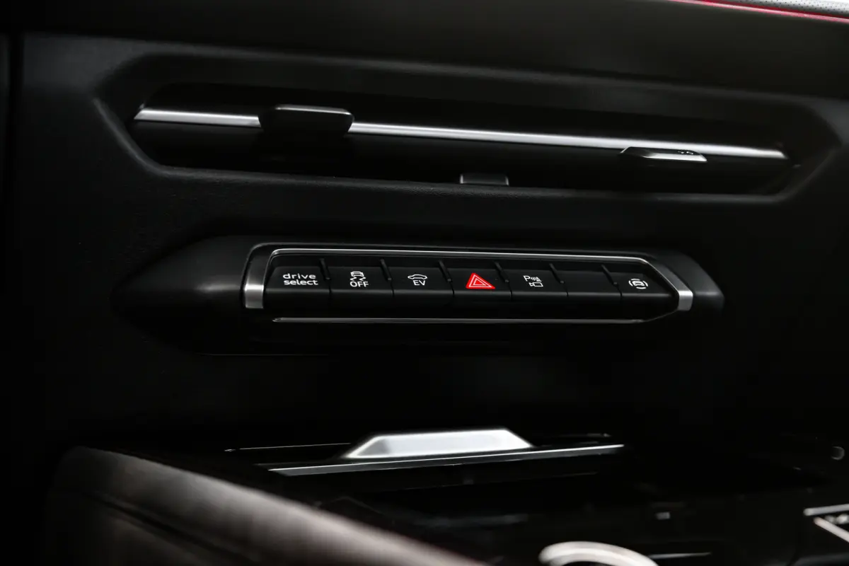 S edition | Adaptive cruise control | Audi sound system | Cruise control