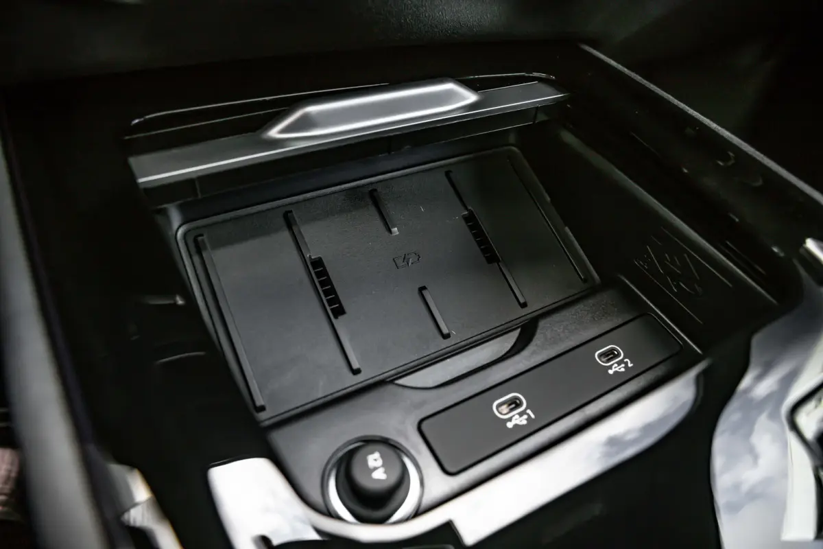 S edition | Adaptive cruise control | Audi sound system | Cruise control