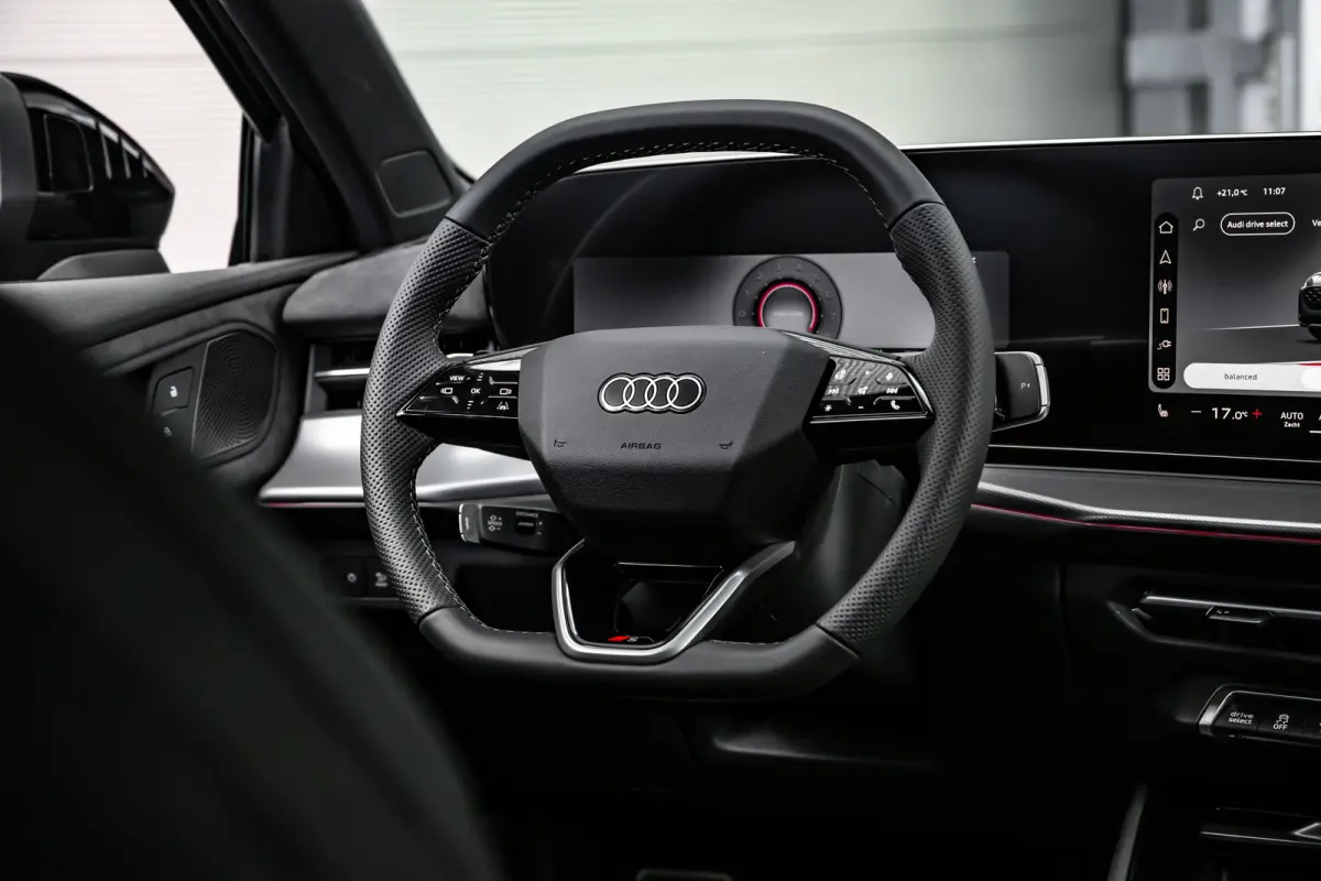 S edition | Adaptive cruise control | Audi sound system | Cruise control