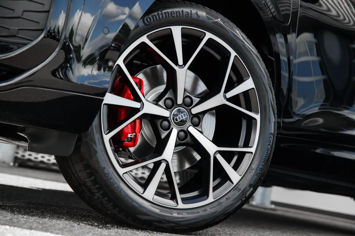 S edition | Adaptive cruise control | Audi sound system | Cruise control