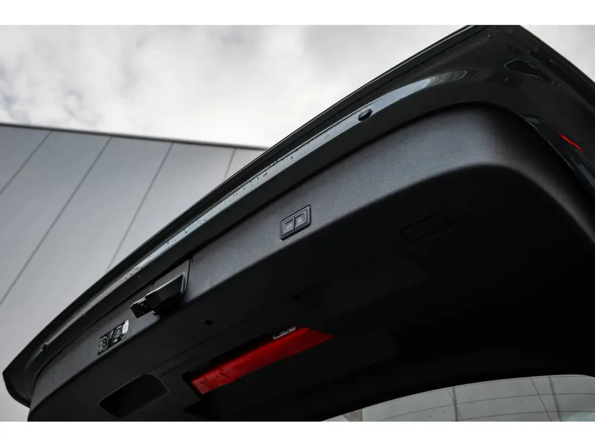 S edition | Adaptive cruise control | Audi sound system | Cruise control