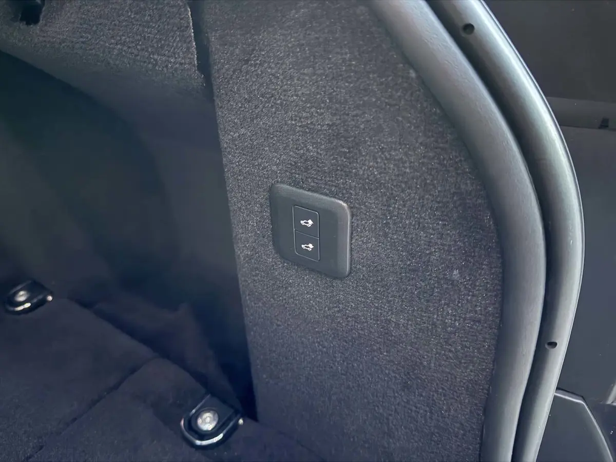 P400e Autobiography Dynamic, Pano, Alcantara, HUD, Koelkast, Stoelventilatie/verwarming, Meridian,