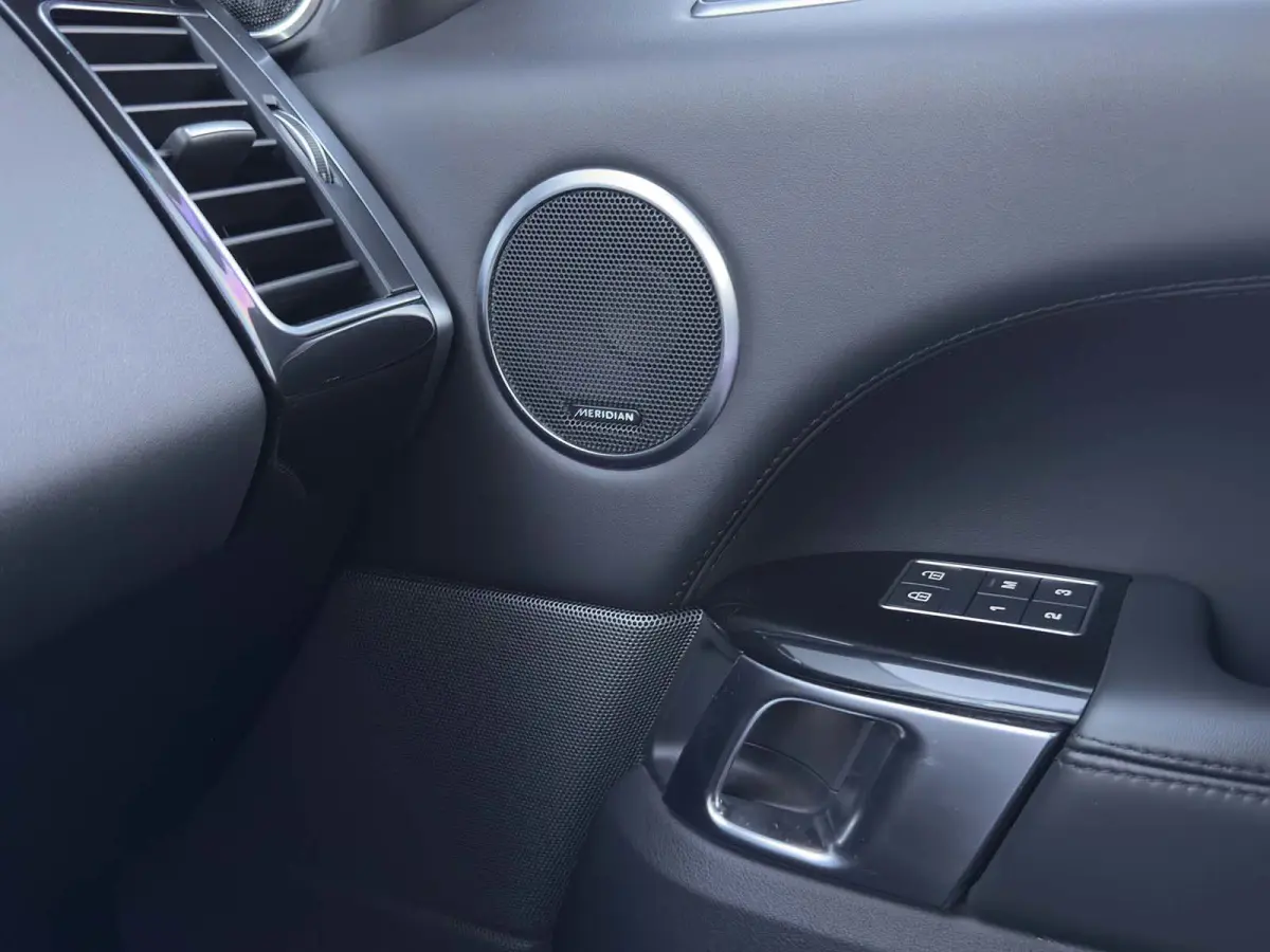 P400e Autobiography Dynamic, Pano, Alcantara, HUD, Koelkast, Stoelventilatie/verwarming, Meridian,
