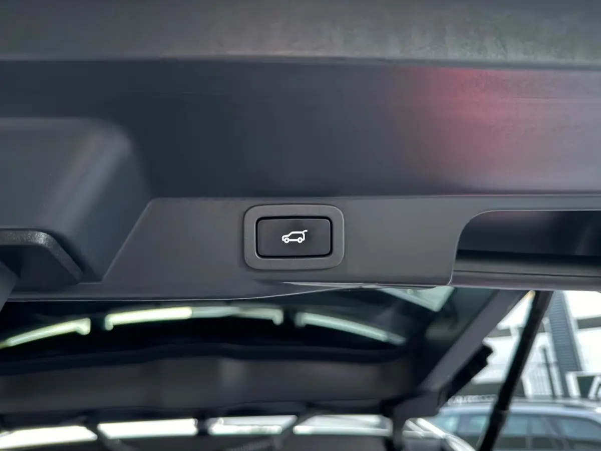 P400e Autobiography Dynamic, Pano, Alcantara, HUD, Koelkast, Stoelventilatie/verwarming, Meridian,