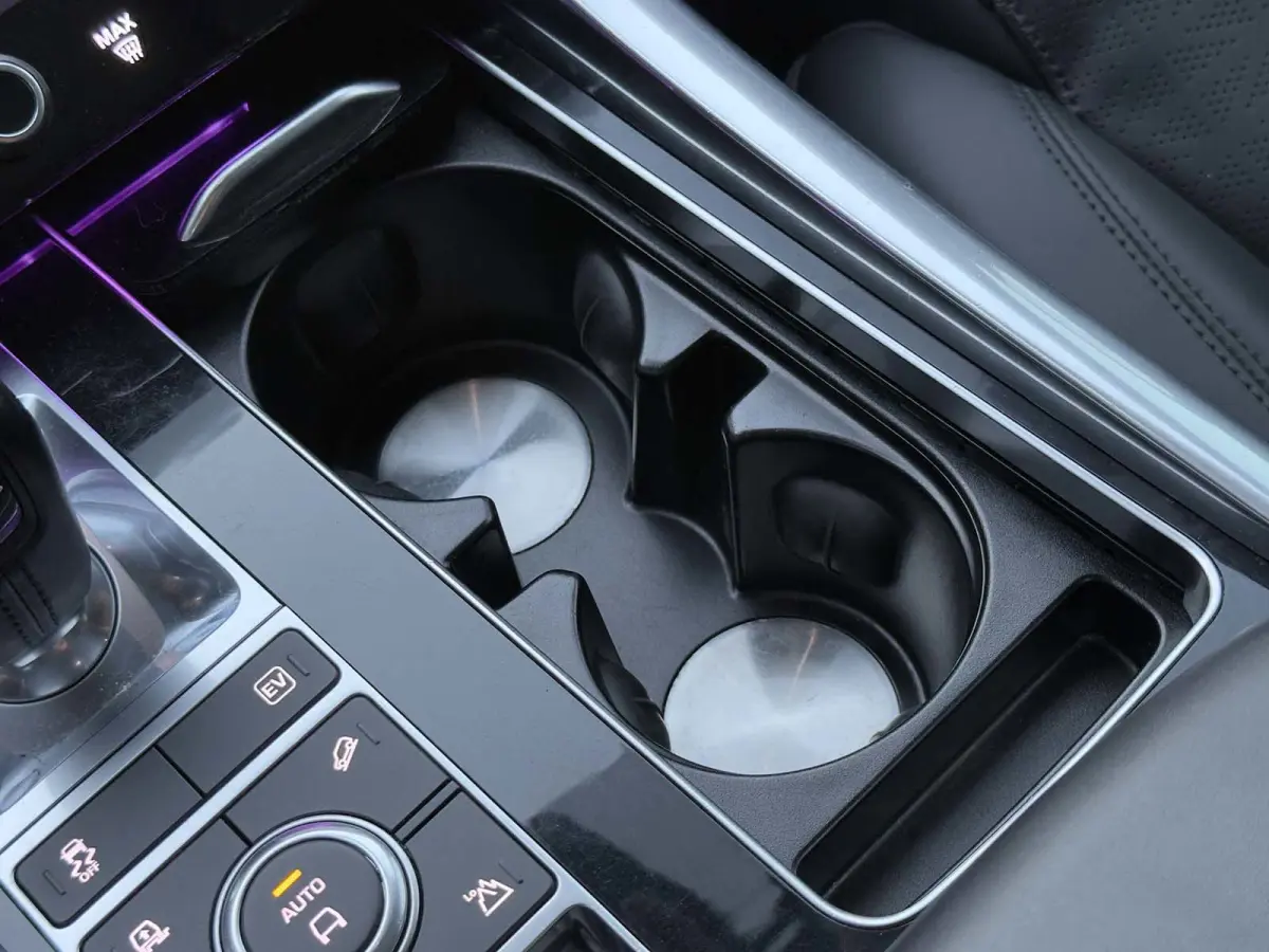 P400e Autobiography Dynamic, Pano, Alcantara, HUD, Koelkast, Stoelventilatie/verwarming, Meridian,