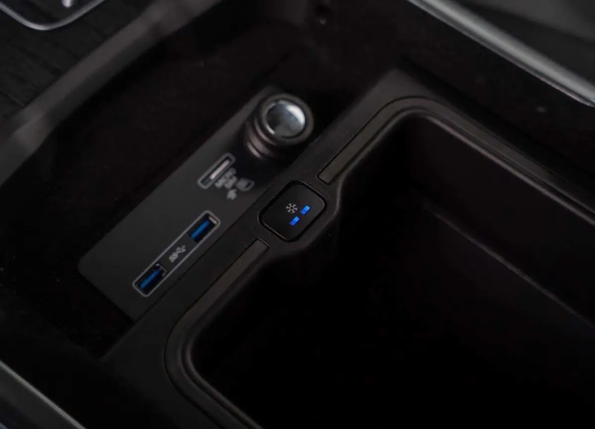 P400e Autobiography Dynamic, Pano, Alcantara, HUD, Koelkast, Stoelventilatie/verwarming, Meridian,