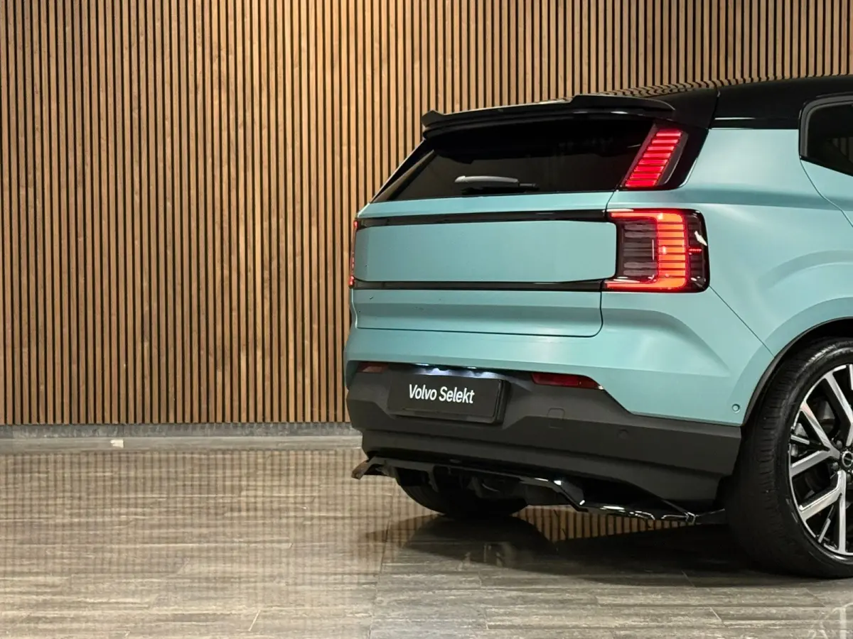 Twin Motor Performance Ultra 69 kWh | Uniek! | Volvo Flash Green/Zwart | Bodykit rondom | Heico verlaging set | Heico verbreding set | Dakspoiler | Black Pack: zwart logo | 360° 3D Camera |