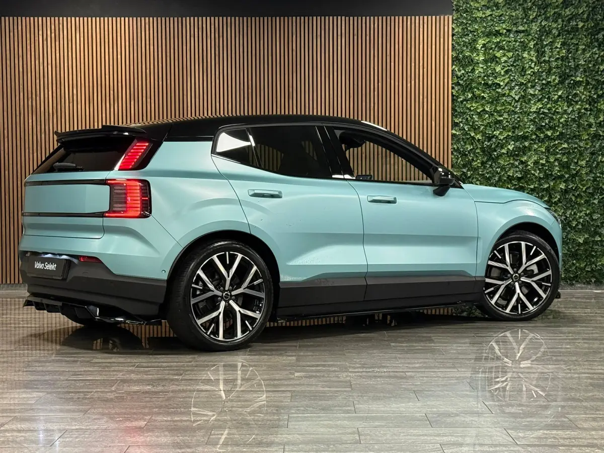 Twin Motor Performance Ultra 69 kWh | Uniek! | Volvo Flash Green/Zwart | Bodykit rondom | Heico verlaging set | Heico verbreding set | Dakspoiler | Black Pack: zwart logo | 360° 3D Camera |