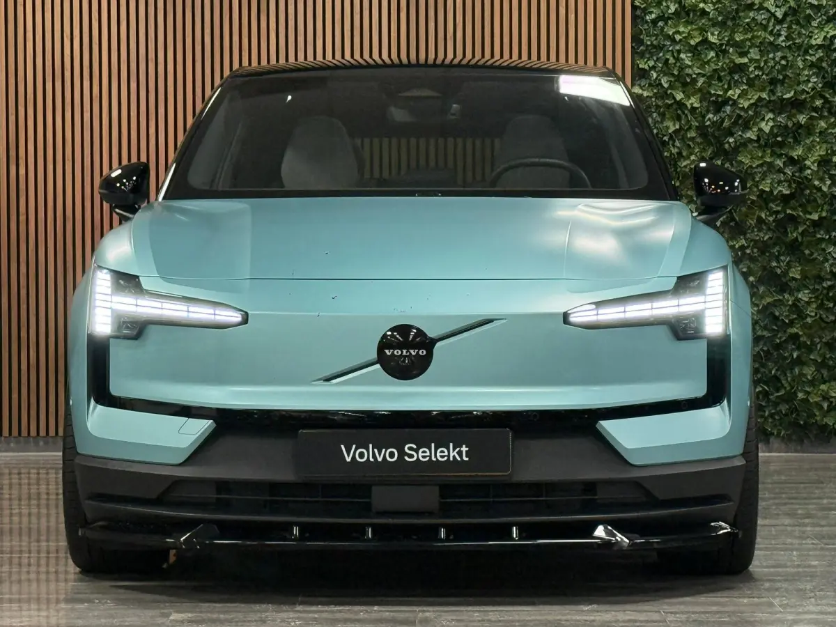 Twin Motor Performance Ultra 69 kWh | Uniek! | Volvo Flash Green/Zwart | Bodykit rondom | Heico verlaging set | Heico verbreding set | Dakspoiler | Black Pack: zwart logo | 360° 3D Camera |