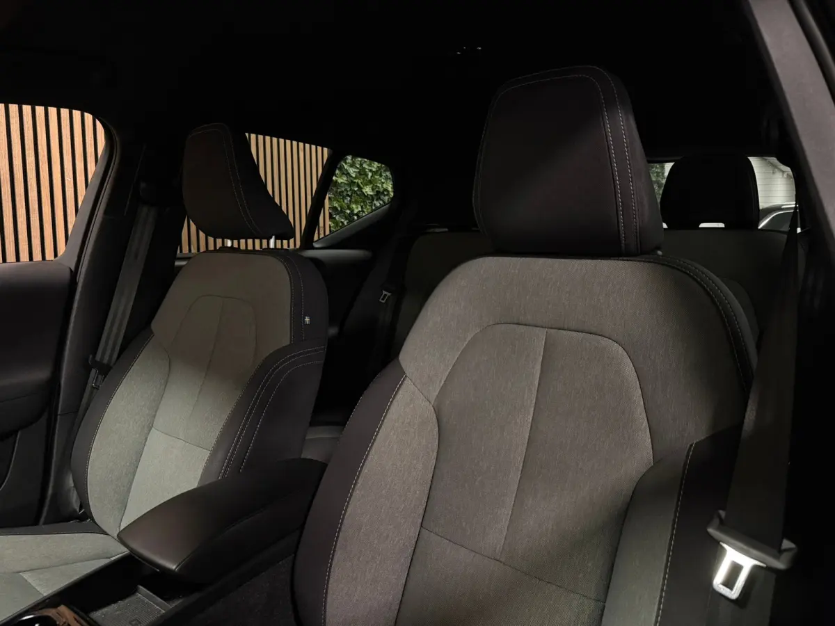 T5 Plus Dark | Trekhaak | Harman Kardon | Parkeercamera | All Season banden | Adaptieve Cruise Control | Pilot Assist | BLIS Dode Hoek Detectie | Bestuurdersstoel elektrisch geheugen | Stoel