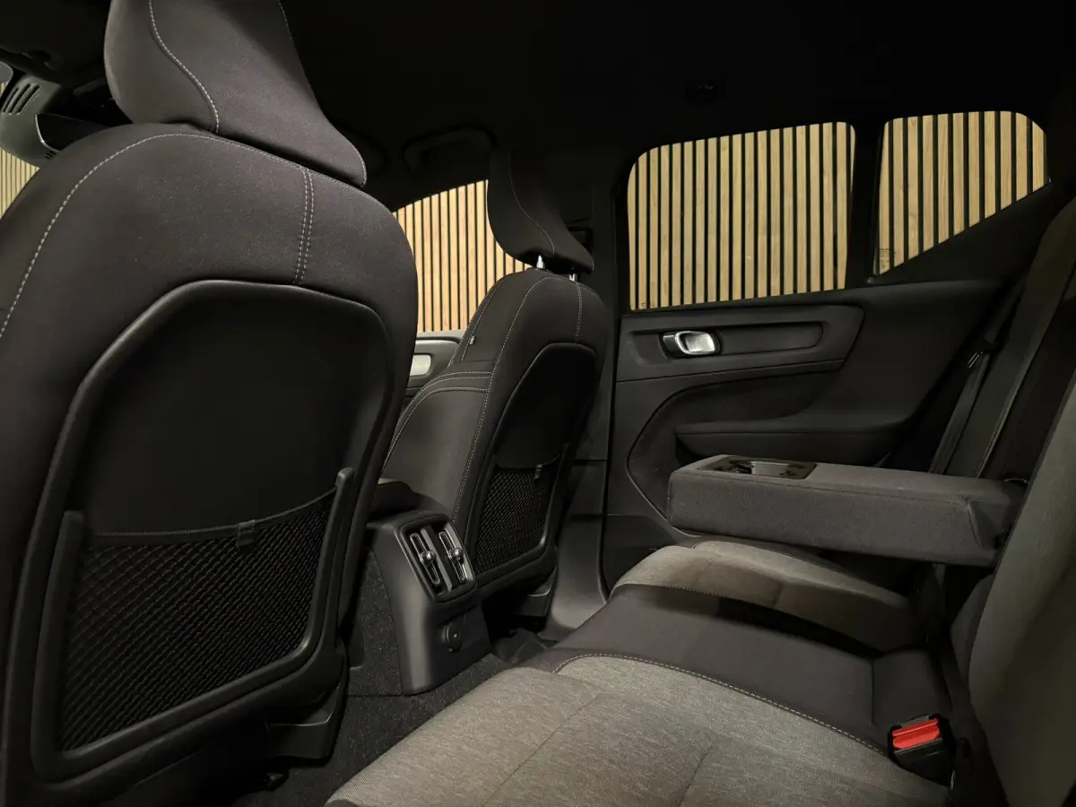 T5 Plus Dark | Trekhaak | Harman Kardon | Parkeercamera | All Season banden | Adaptieve Cruise Control | Pilot Assist | BLIS Dode Hoek Detectie | Bestuurdersstoel elektrisch geheugen | Stoel