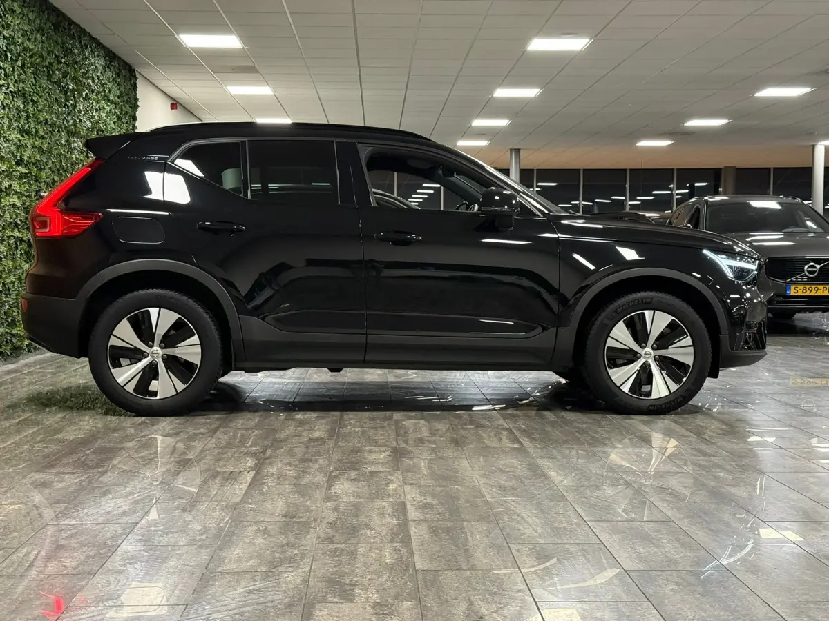 T5 Plus Dark | Trekhaak | Harman Kardon | Parkeercamera | All Season banden | Adaptieve Cruise Control | Pilot Assist | BLIS Dode Hoek Detectie | Bestuurdersstoel elektrisch geheugen | Stoel