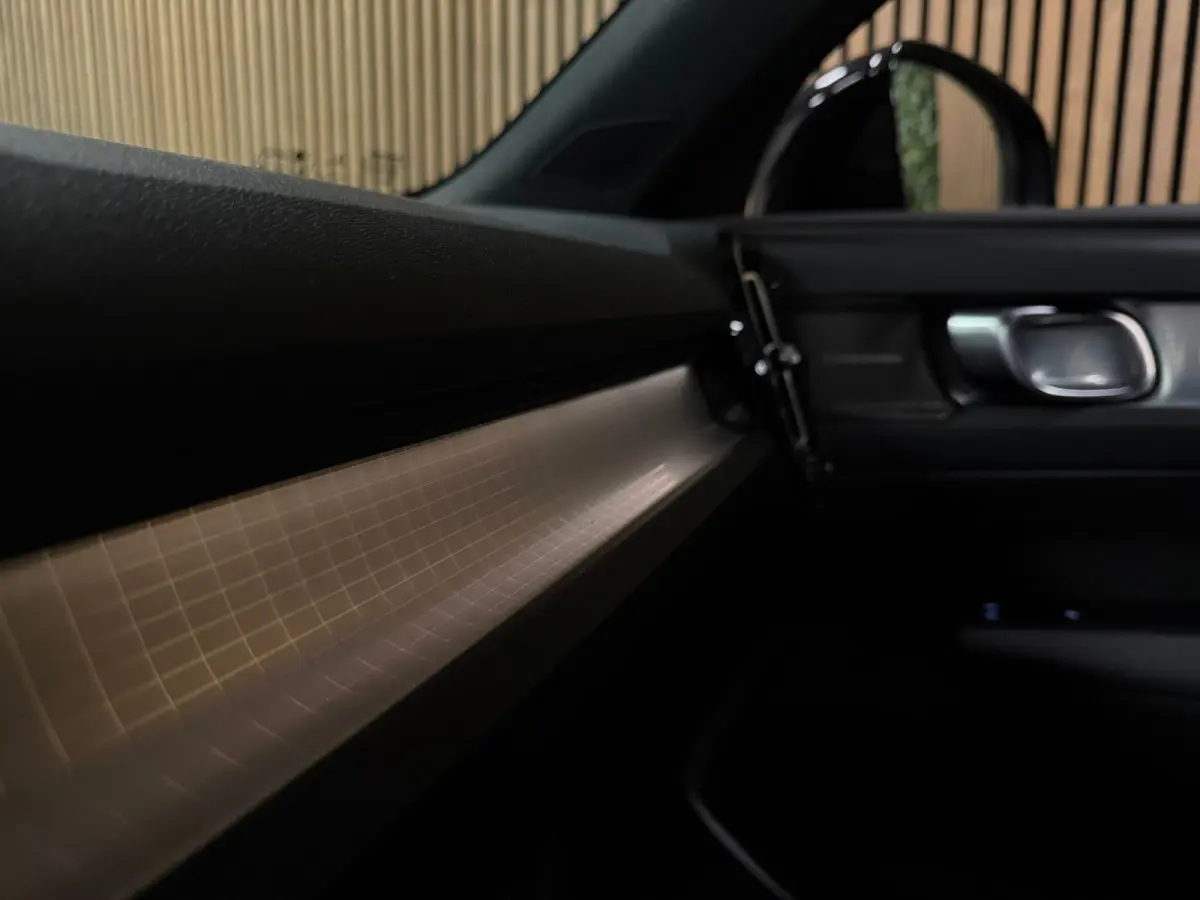T5 Plus Dark | Trekhaak | Harman Kardon | Parkeercamera | All Season banden | Adaptieve Cruise Control | Pilot Assist | BLIS Dode Hoek Detectie | Bestuurdersstoel elektrisch geheugen | Stoel